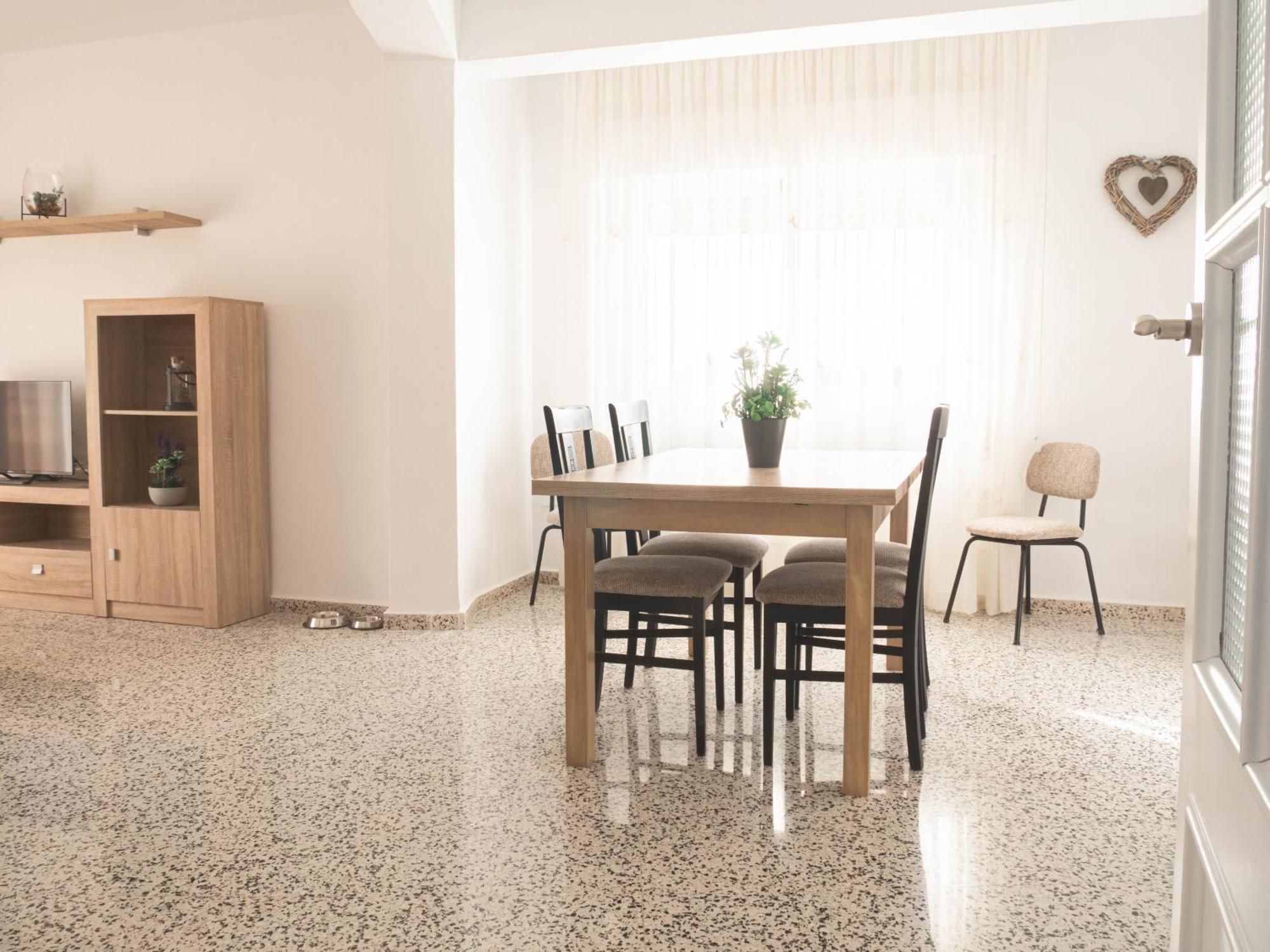 Pet-friendly Apartamento En By Bebalmy